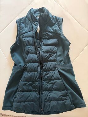 Lululemon down for it all vest - size 8